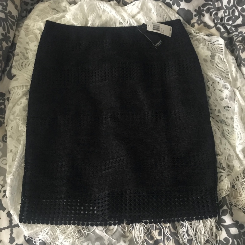 Black classy patterned skirt